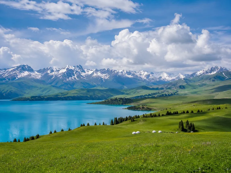 Lakes, Mountains & Pastures · 8-Day Ili River Valley Group Tour (Urumqi Round Trip, Apr–Aug)